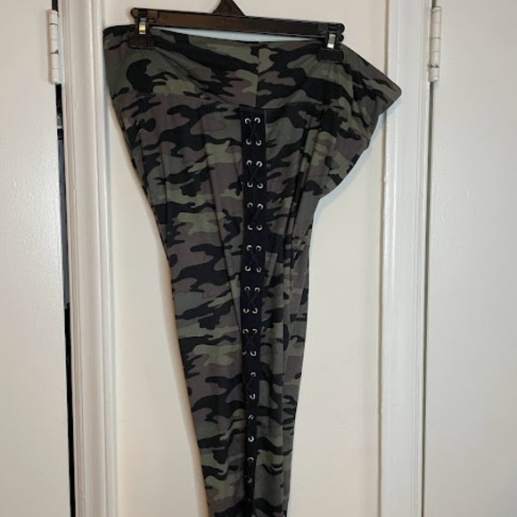 Camo High Waist Leggings XL - Picture 3 of 5
